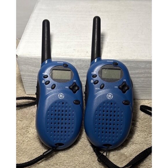 Two-Way Radios GE 35810 Blue With LCD Display & Belt Clip - Picture 2 of 9